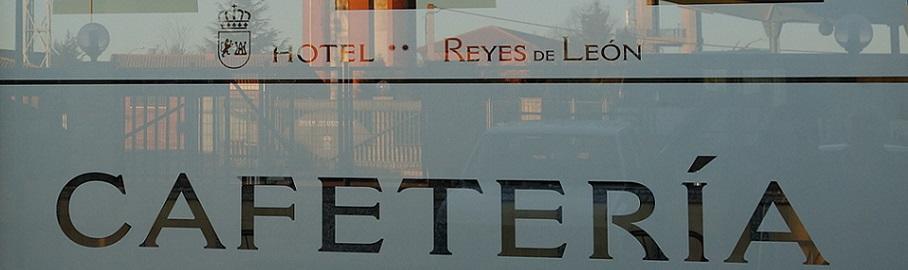 Hotel Reyes De León Santa María del Páramo Exterior foto